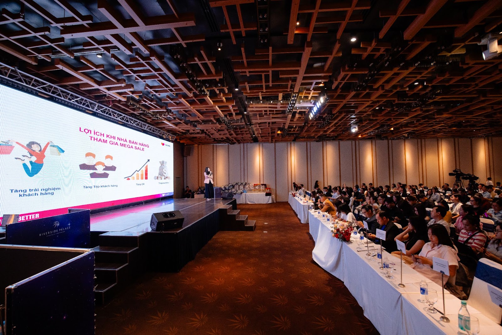 Bức tranh ti&ecirc;u d&ugrave;ng TMĐT mới nhất: Nh&oacute;m kh&aacute;ch h&agrave;ng ch&iacute;nh đ&atilde; ngo&agrave;i 30, thu nhập hộ gia đ&igrave;nh tr&ecirc;n 15 triệu, mua h&agrave;ng thiết yếu để &ldquo;t&iacute;ch trữ&rdquo;- Ảnh 5.