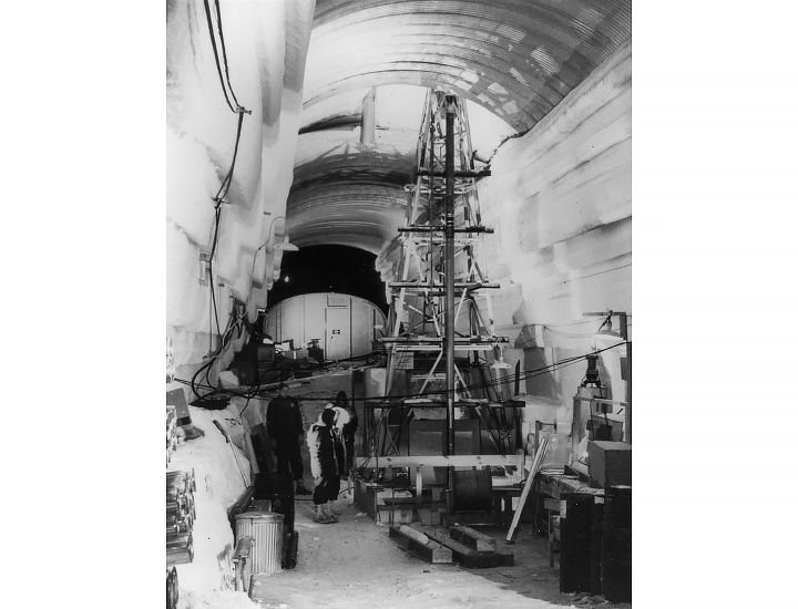 Radar NASA phát hiện căn cứ ẩn dưới băng Bắc Cực: Có thể giải phóng chất cực kỳ nguy hiểm- Ảnh 3. Radar NASA phát hiện căn cứ ẩn dưới băng Bắc Cực: Có thể giải phóng chất cực kỳ nguy hiểm- Ảnh 3.