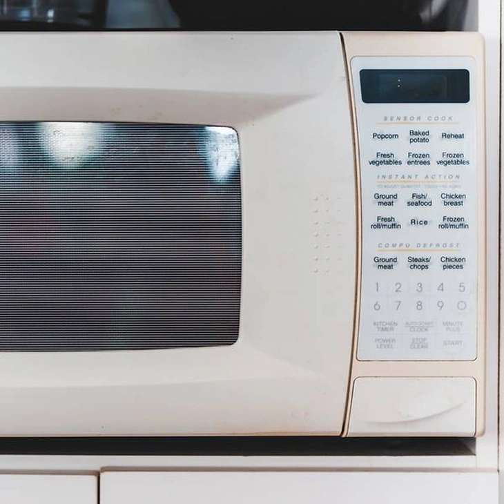 Hộp nhựa dán nhãn "an toàn" có quay được trong lò vi sóng không? Thì ra nhiều người hiểm lầm 1 chi tiết- Ảnh 1. Hộp nhựa dán nhãn "an toàn" có quay được trong lò vi sóng không? Thì ra nhiều người hiểm lầm 1 chi tiết- Ảnh 1.