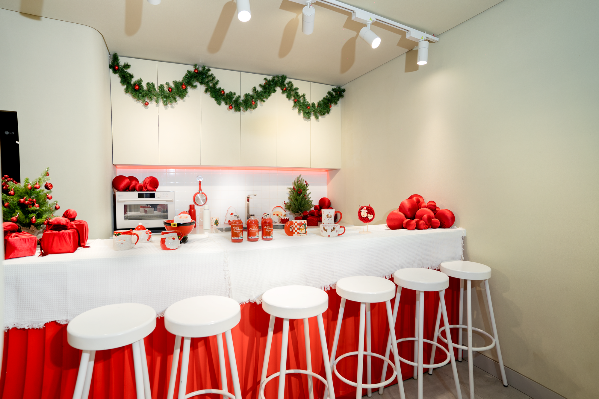 Địa điểm check-in "đẹp không góc chết" mùa Noel gọi tên Another Saigon by LG- Ảnh 3. Địa điểm check-in "đẹp không góc chết" mùa Noel gọi tên Another Saigon by LG- Ảnh 3.