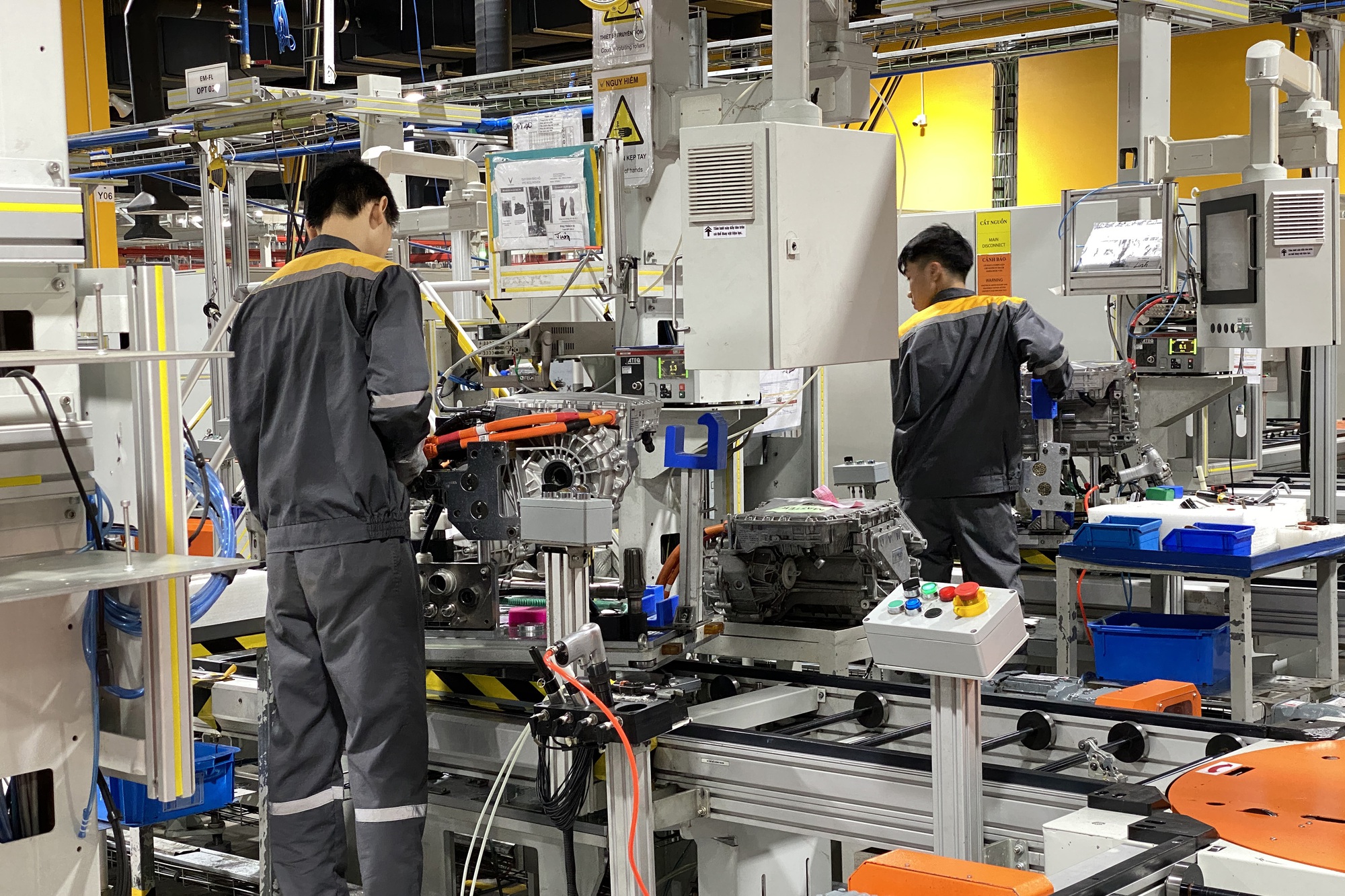 Quên câu chuyện ốc vít đi, xe VinFast đã có hơn 60% linh kiện nội địa: Ghế, đèn, vành, phanh, động cơ... đều sản xuất tại Việt Nam- Ảnh 8. Quên câu chuyện ốc vít đi, xe VinFast đã có hơn 60% linh kiện nội địa: Ghế, đèn, vành, phanh, động cơ... đều sản xuất tại Việt Nam- Ảnh 8.