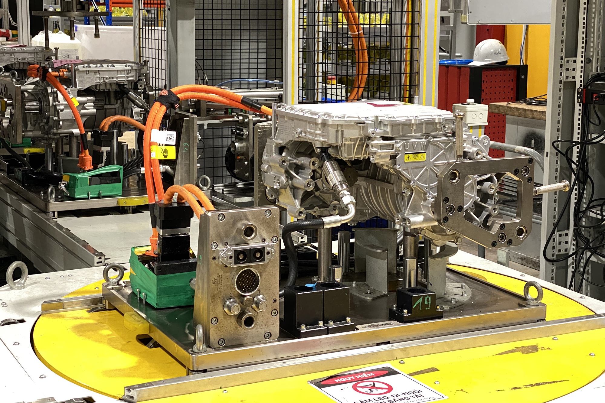 Quên câu chuyện ốc vít đi, xe VinFast đã có hơn 60% linh kiện nội địa: Ghế, đèn, vành, phanh, động cơ... đều sản xuất tại Việt Nam- Ảnh 2. Quên câu chuyện ốc vít đi, xe VinFast đã có hơn 60% linh kiện nội địa: Ghế, đèn, vành, phanh, động cơ... đều sản xuất tại Việt Nam- Ảnh 2.