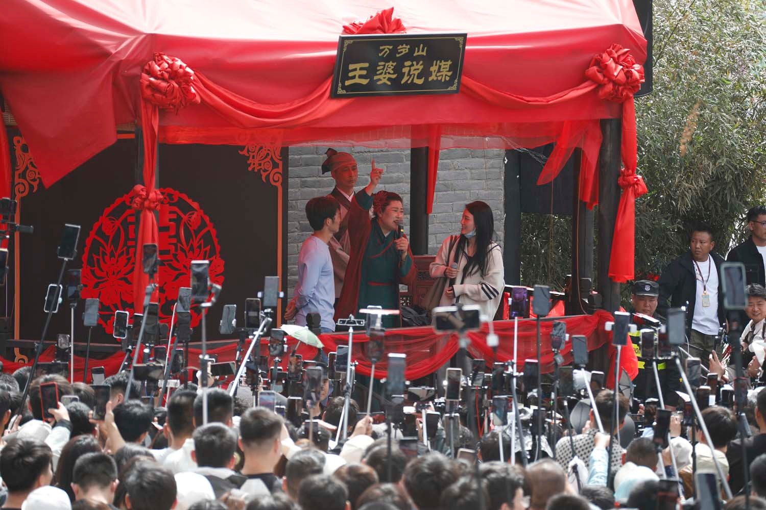 Trung Quốc năm 2024 qua ảnh: C&ocirc;ng nghệ b&ugrave;ng nổ trong mọi lĩnh vực, đưa đất nước chạm đến những &lsquo;v&ugrave;ng đất mới&rsquo; &iacute;t ai s&aacute;nh kịp- Ảnh 4.