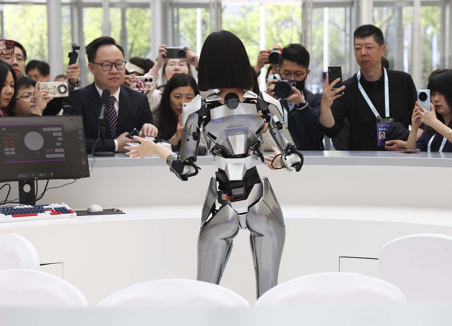 Trung Quốc năm 2024 qua ảnh: C&ocirc;ng nghệ b&ugrave;ng nổ trong mọi lĩnh vực, đưa đất nước chạm đến những &lsquo;v&ugrave;ng đất mới&rsquo; &iacute;t ai s&aacute;nh kịp- Ảnh 14.