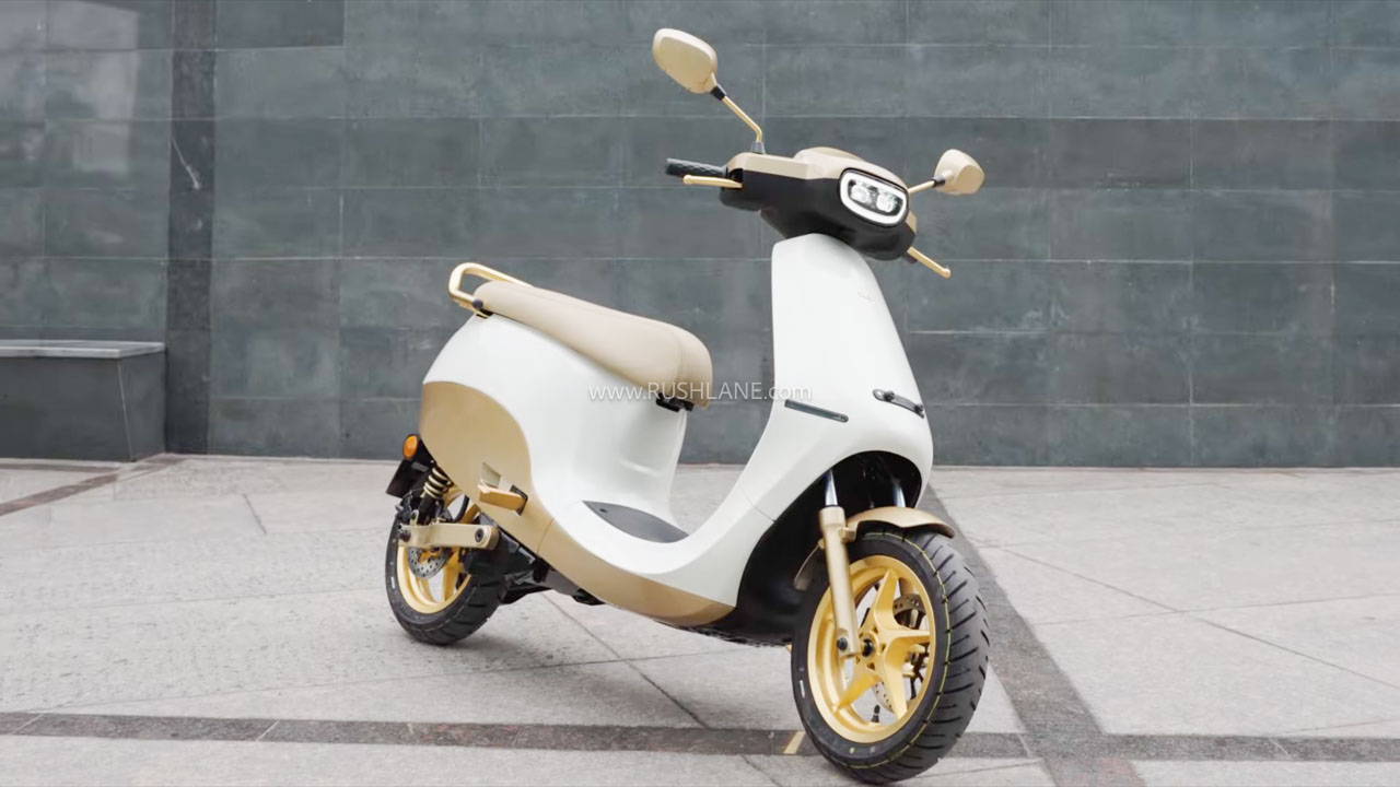 Ngắm chiếc xe tay ga được dát vàng thật 24k, có tiền cũng khó mua được- Ảnh 5. Ngắm chiếc xe tay ga được dát vàng thật 24k, có tiền cũng khó mua được- Ảnh 5.