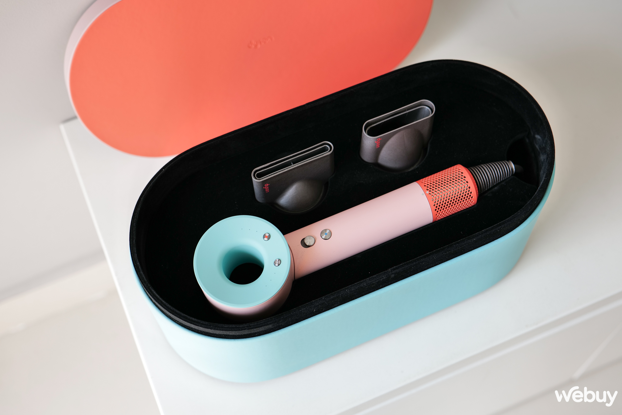 Máy sấy tóc Dyson Supersonic HD15 Ceramic Pop: Riêng hộp đựng đã 1.89 triệu, sấy nhanh, tạo kiểu, đa dạng phụ kiện- Ảnh 3. Máy sấy tóc Dyson Supersonic HD15 Ceramic Pop: Riêng hộp đựng đã 1.89 triệu, sấy nhanh, tạo kiểu, đa dạng phụ kiện- Ảnh 3.