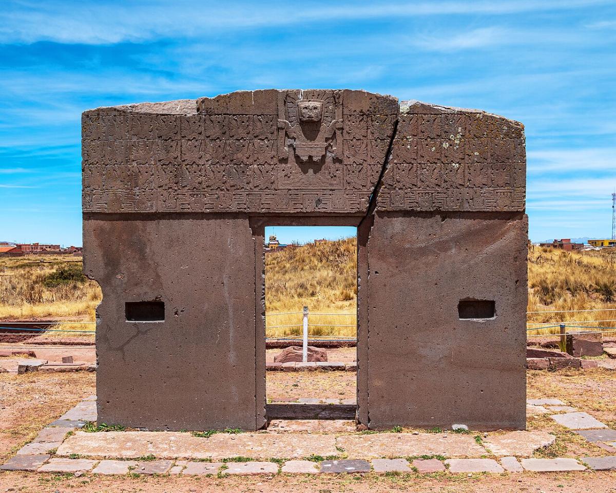 Tiwanaku: Câu đố khổng lồ về những tàn tích cổ xưa ở Bolivia đã khiến các nhà khoa học bối rối từ lâu- Ảnh 1. Tiwanaku: Câu đố khổng lồ về những tàn tích cổ xưa ở Bolivia đã khiến các nhà khoa học bối rối từ lâu- Ảnh 1.