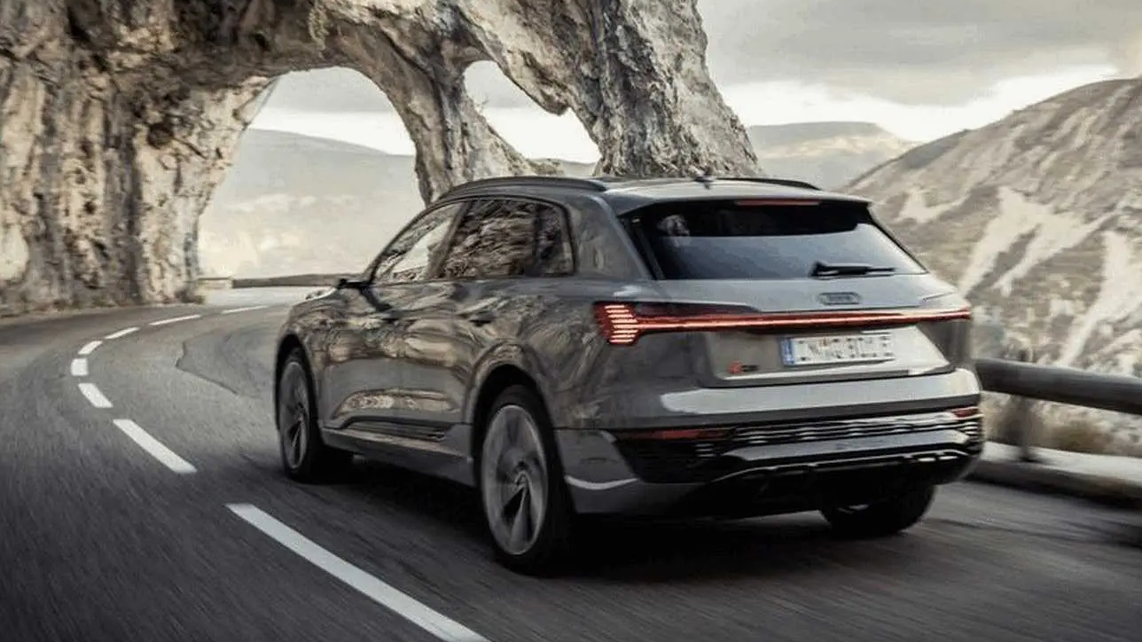 Audi Q8 e-tron lên lịch về Việt Nam giữa năm nay: Giá dự kiến 3,8 tỷ, chạy gần 600km/sạc, tương thích hơn 100 trạm sạc- Ảnh 5. Audi Q8 e-tron lên lịch về Việt Nam giữa năm nay: Giá dự kiến 3,8 tỷ, chạy gần 600km/sạc, tương thích hơn 100 trạm sạc- Ảnh 5.