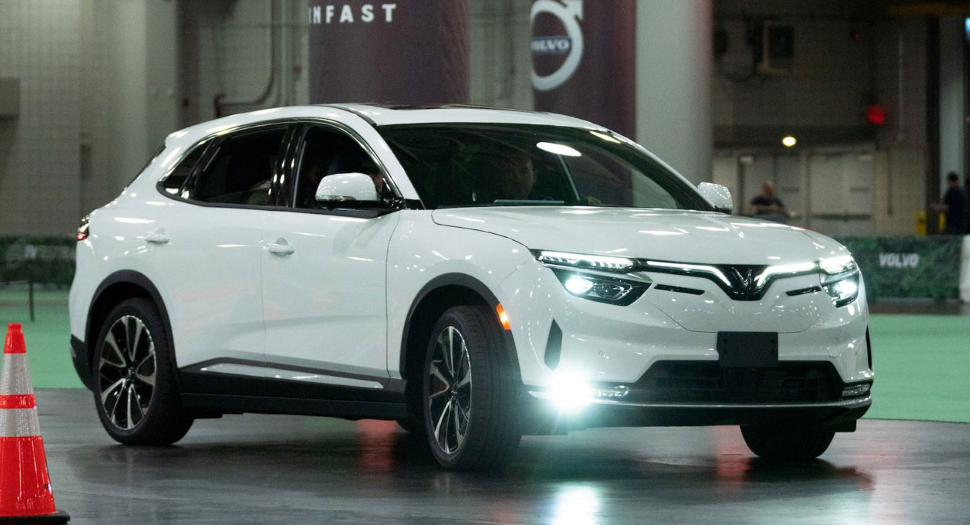 VinFast năm 2023 bán 35.000 ô tô điện, 72.500 xe máy điện, doanh thu tăng hay giảm?- Ảnh 2. VinFast năm 2023 bán 35.000 ô tô điện, 72.500 xe máy điện, doanh thu tăng hay giảm?- Ảnh 2.