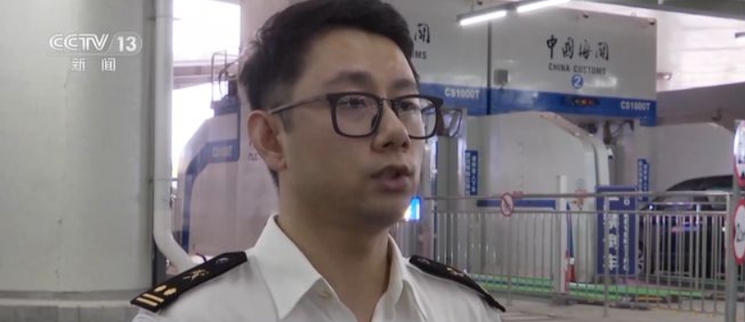 Người đ&agrave;n &ocirc;ng &ldquo;nhập&rdquo; 50 chiếc iPhone từ nước ngo&agrave;i, hải quan lập tức chặn lại kiểm tra: Kết quả khiến ai cũng sốc!- Ảnh 4.