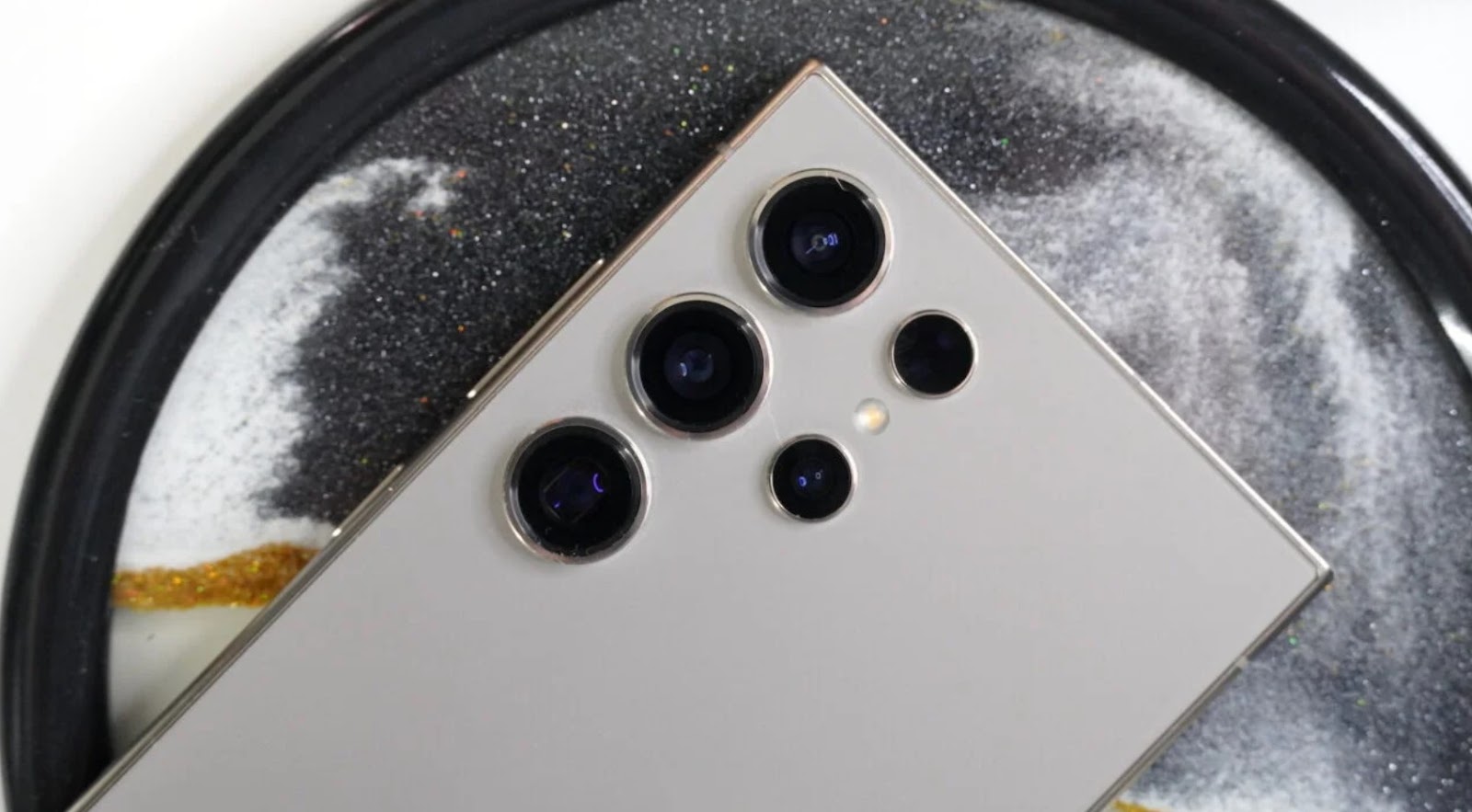 Cập nhật hệ điều h&agrave;nh 7 năm nghĩa l&agrave; đ&atilde; đến l&uacute;c c&aacute;c h&atilde;ng smartphone n&ecirc;n mang t&iacute;nh năng bị bỏ rơi n&agrave;y trở lại- Ảnh 2.