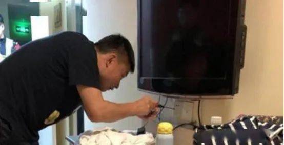 Mệt mỏi tới đâu, hãy đừng quên rút ổ cắm điện này ngay khi bước vào phòng nghỉ khách sạn?- Ảnh 1. Mệt mỏi tới đâu, hãy đừng quên rút ổ cắm điện này ngay khi bước vào phòng nghỉ khách sạn?- Ảnh 1.