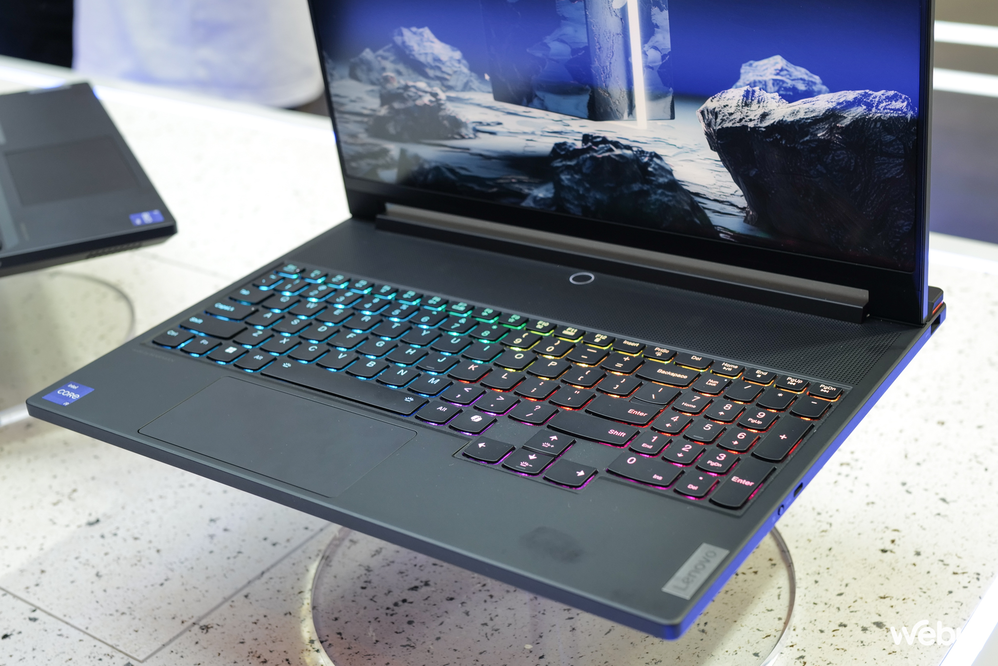 Lenovo đưa loạt laptop từng giới thiệu tại CES 2024 về khu vực Đông Nam Á, ấn tượng nhất vẫn là chiếc laptop Yoga 2 màn hình- Ảnh 16. Lenovo đưa loạt laptop từng giới thiệu tại CES 2024 về khu vực Đông Nam Á, ấn tượng nhất vẫn là chiếc laptop Yoga 2 màn hình- Ảnh 16.