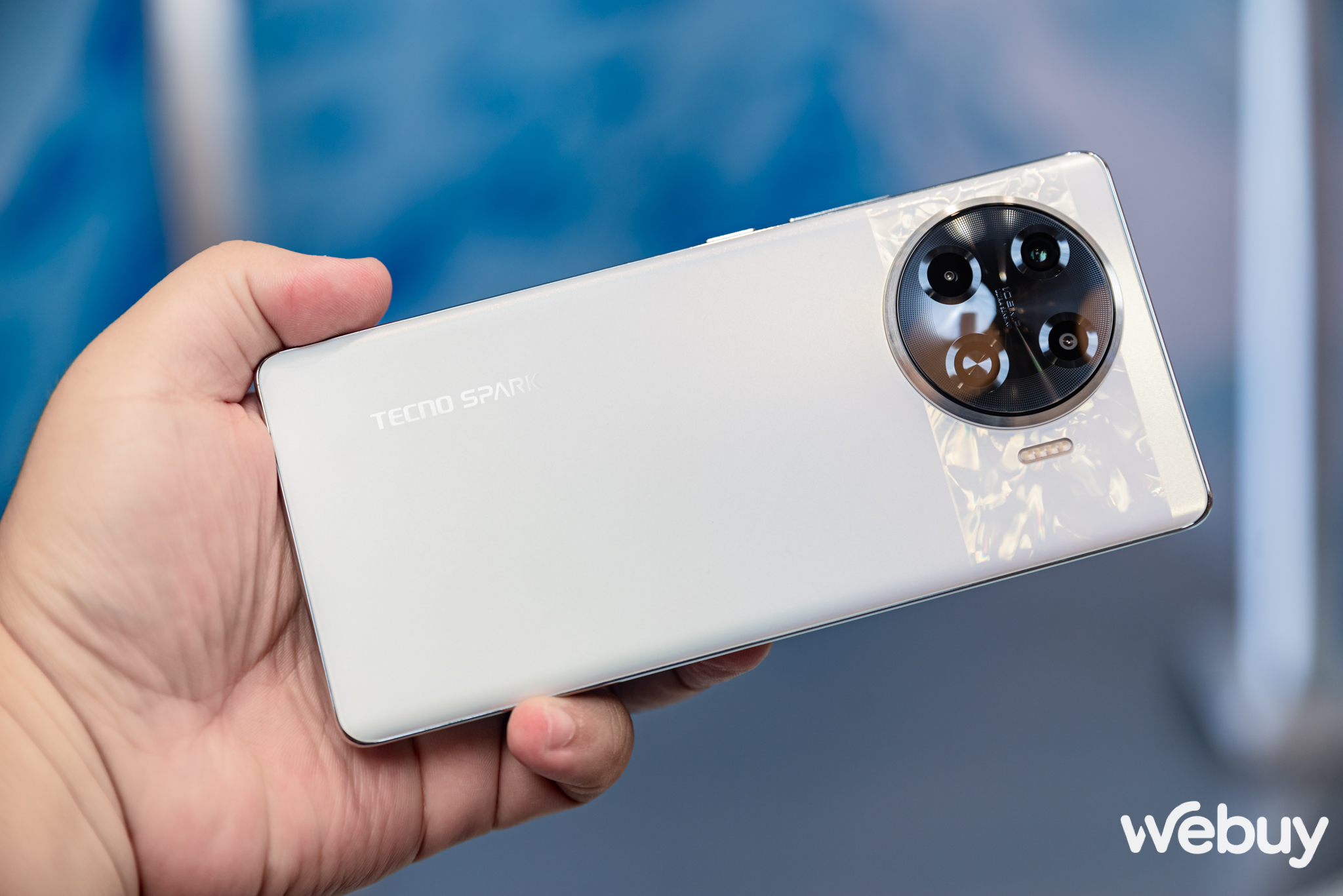 Nh&igrave;n chiếc điện thoại n&agrave;y chẳng ai nghĩ mức gi&aacute; lại chưa đến 5,5 triệu đồng- Ảnh 17.