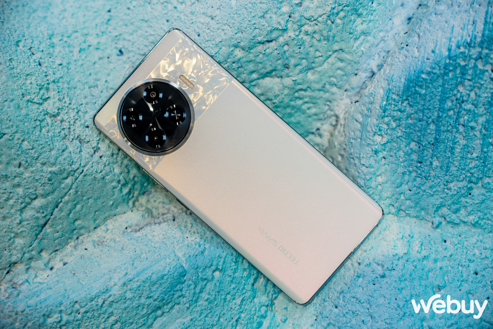 Nh&igrave;n chiếc điện thoại n&agrave;y chẳng ai nghĩ mức gi&aacute; lại chưa đến 5,5 triệu đồng- Ảnh 16.