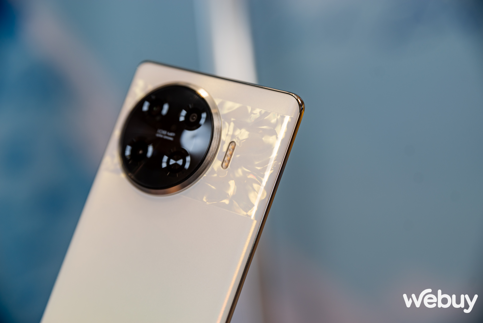 Nh&igrave;n chiếc điện thoại n&agrave;y chẳng ai nghĩ mức gi&aacute; lại chưa đến 5,5 triệu đồng- Ảnh 5.