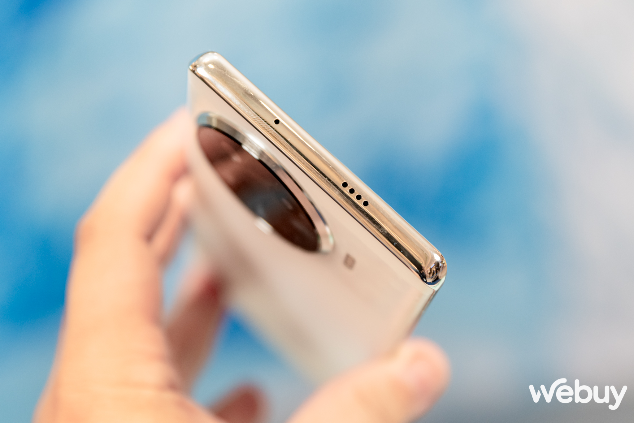 Nh&igrave;n chiếc điện thoại n&agrave;y chẳng ai nghĩ mức gi&aacute; lại chưa đến 5,5 triệu đồng- Ảnh 7.