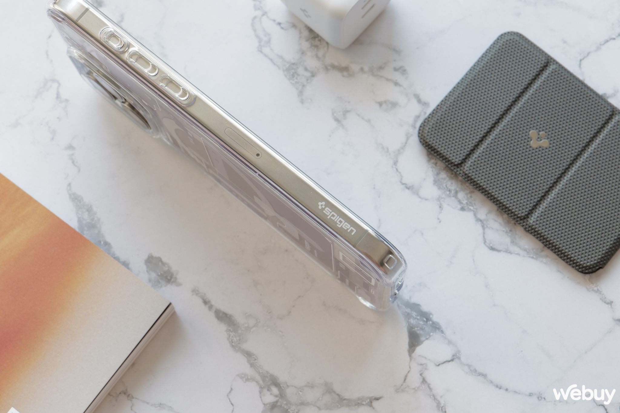 D&ugrave;ng iPhone 15 Pro Max kh&ocirc;ng n&ecirc;n bỏ qua ốp lưng n&agrave;y: Gi&aacute; chỉ bằng ốp trong suốt ch&iacute;nh h&atilde;ng nhưng "chất" hơn nhiều- Ảnh 13.