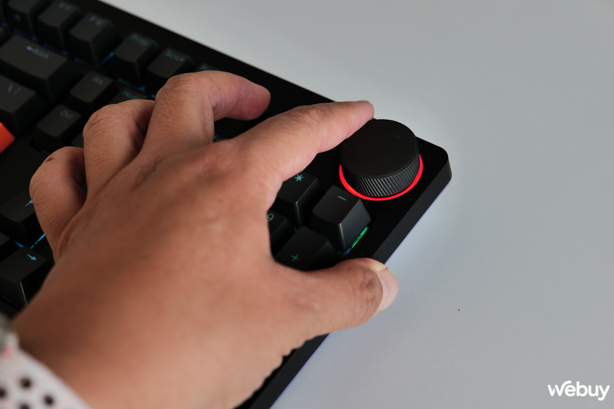 Thương hiệu chuy&ecirc;n ốp lưng Spigen giờ c&oacute; cả b&agrave;n ph&iacute;m cơ cao cấp, d&ugrave;ng thử xem sao?- Ảnh 11.