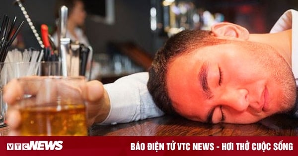 C&oacute; phải người nh&oacute;m m&aacute;u O uống bia rượu thường đỏ mặt?- Ảnh 1.