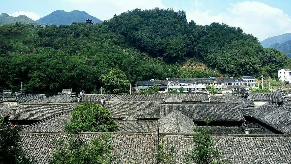 Choáng ngợp dinh thự "nghìn cột" rộng như một ngôi làng của thương gia giàu có ở Trung Quốc: Đi vào dễ lạc đường!- Ảnh 2. Choáng ngợp dinh thự "nghìn cột" rộng như một ngôi làng của thương gia giàu có ở Trung Quốc: Đi vào dễ lạc đường!- Ảnh 2.