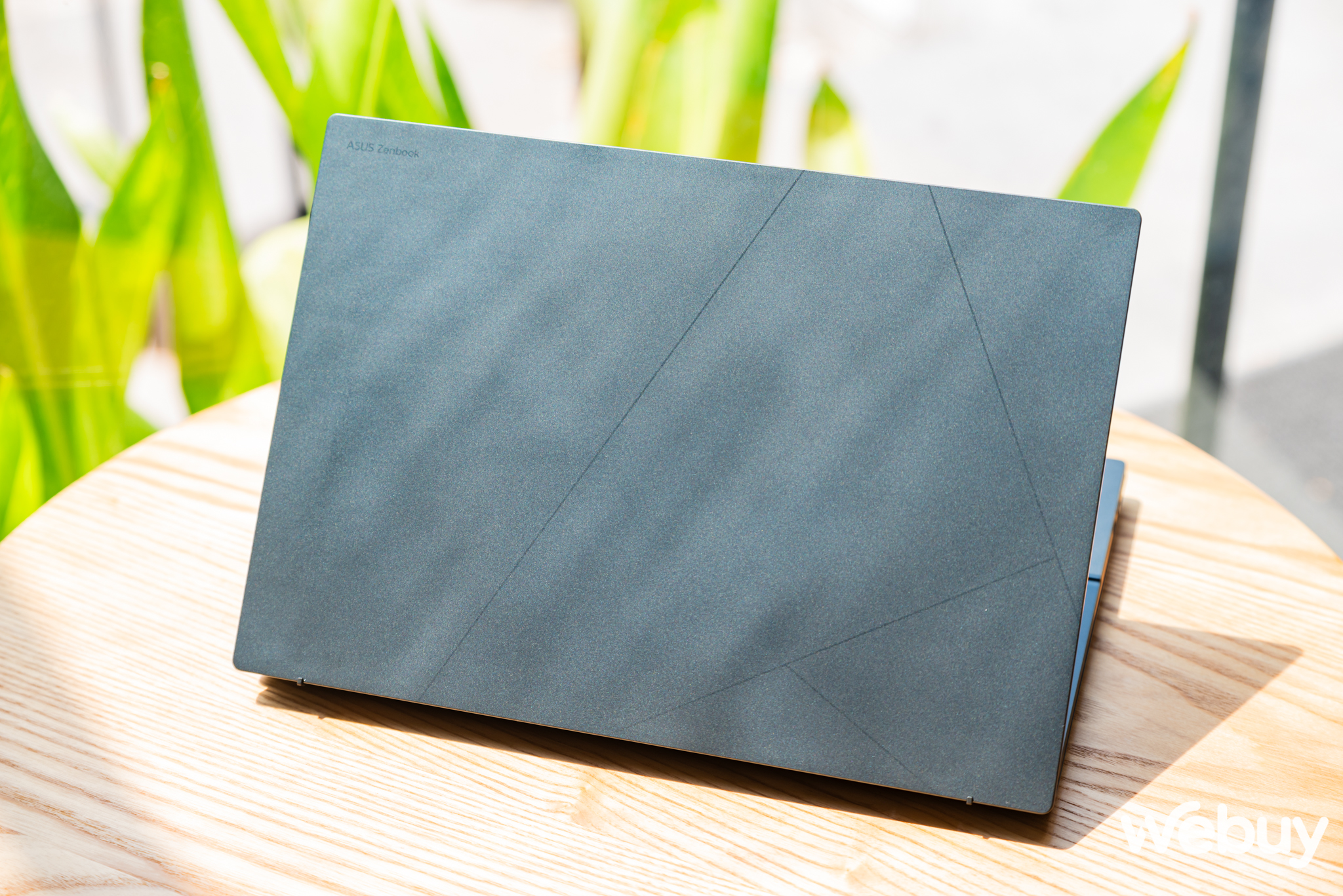 Cận cảnh ASUS Zenbook DUO: Laptop 2 m&agrave;n h&igrave;nh OLED, thiết kế th&ocirc;ng minh, lại c&ograve;n c&oacute; chip AI, đủ combo bước v&agrave;o năm 2024- Ảnh 3.