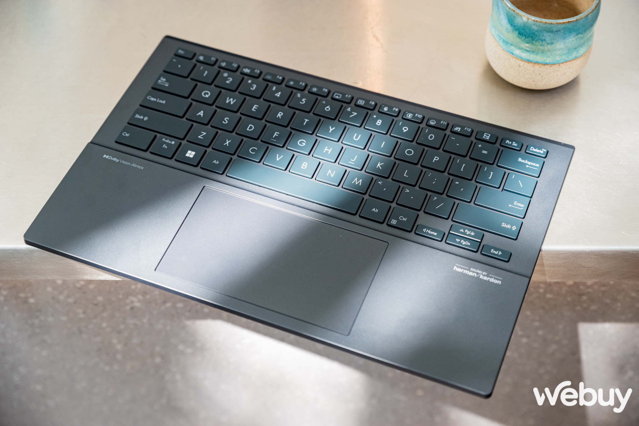 Cận cảnh ASUS Zenbook DUO: Laptop 2 m&agrave;n h&igrave;nh OLED, thiết kế th&ocirc;ng minh, lại c&ograve;n c&oacute; chip AI, đủ combo bước v&agrave;o năm 2024- Ảnh 15.