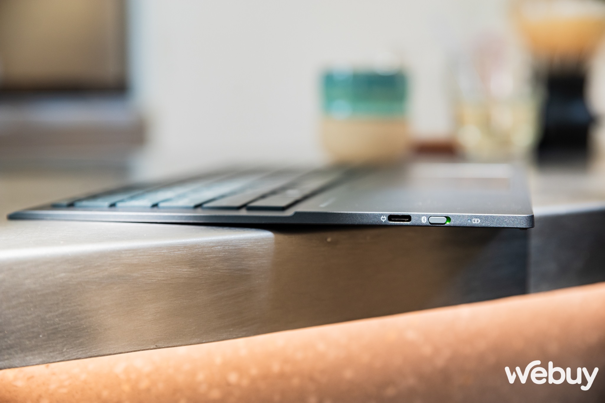 Cận cảnh ASUS Zenbook DUO: Laptop 2 m&agrave;n h&igrave;nh OLED, thiết kế th&ocirc;ng minh, lại c&ograve;n c&oacute; chip AI, đủ combo bước v&agrave;o năm 2024- Ảnh 17.