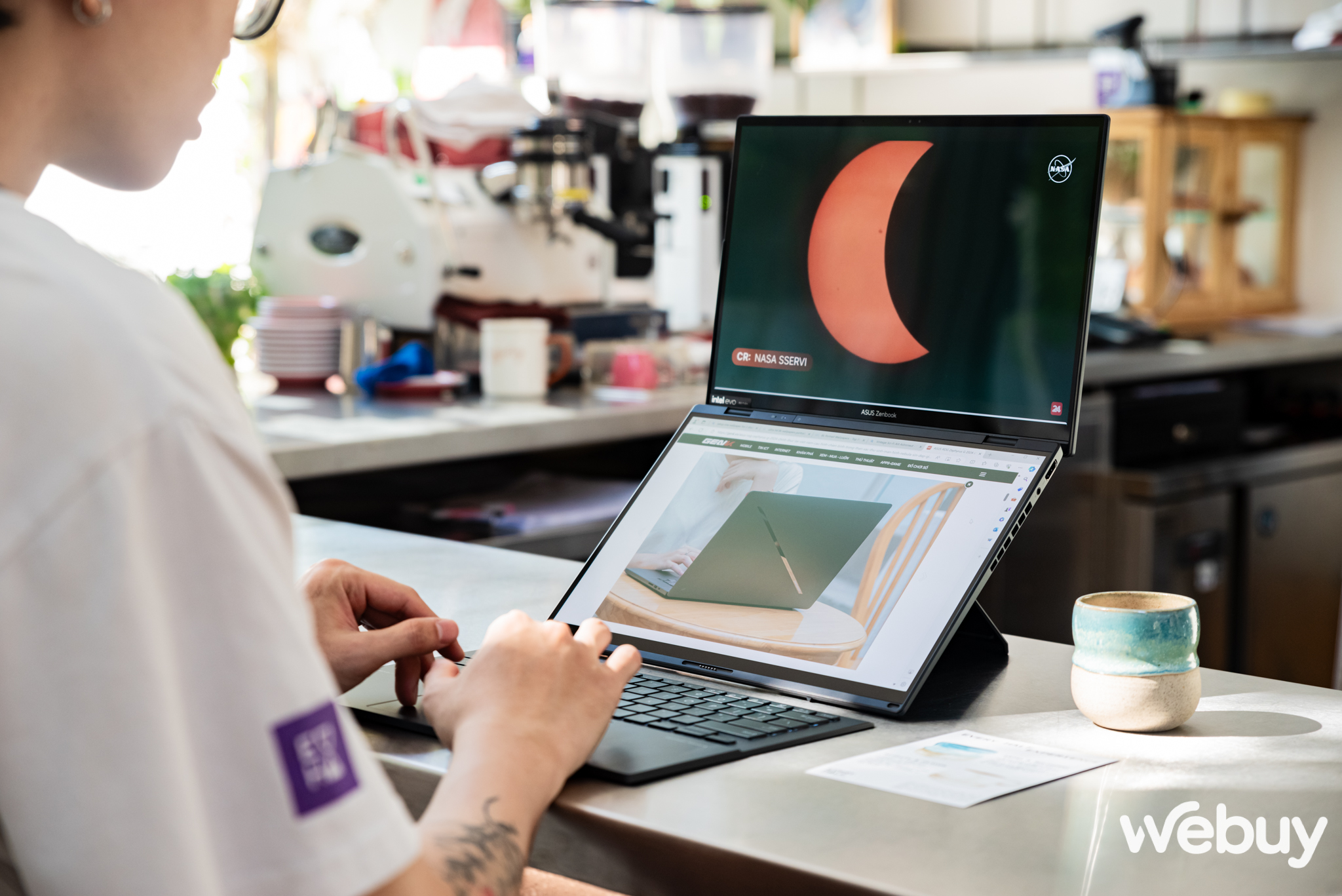 Cận cảnh ASUS Zenbook DUO: Laptop 2 m&agrave;n h&igrave;nh OLED, thiết kế th&ocirc;ng minh, lại c&ograve;n c&oacute; chip AI, đủ combo bước v&agrave;o năm 2024- Ảnh 18.