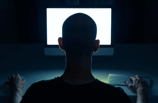 Giáo sư tâm lý học giải thích hiện tượng "giang hồ mạng": Tại sao có người chỉ hùng hổ trên mạng, còn ngoài đời thì không?- Ảnh 2. Giáo sư tâm lý học giải thích hiện tượng "giang hồ mạng": Tại sao có người chỉ hùng hổ trên mạng, còn ngoài đời thì không?- Ảnh 2.