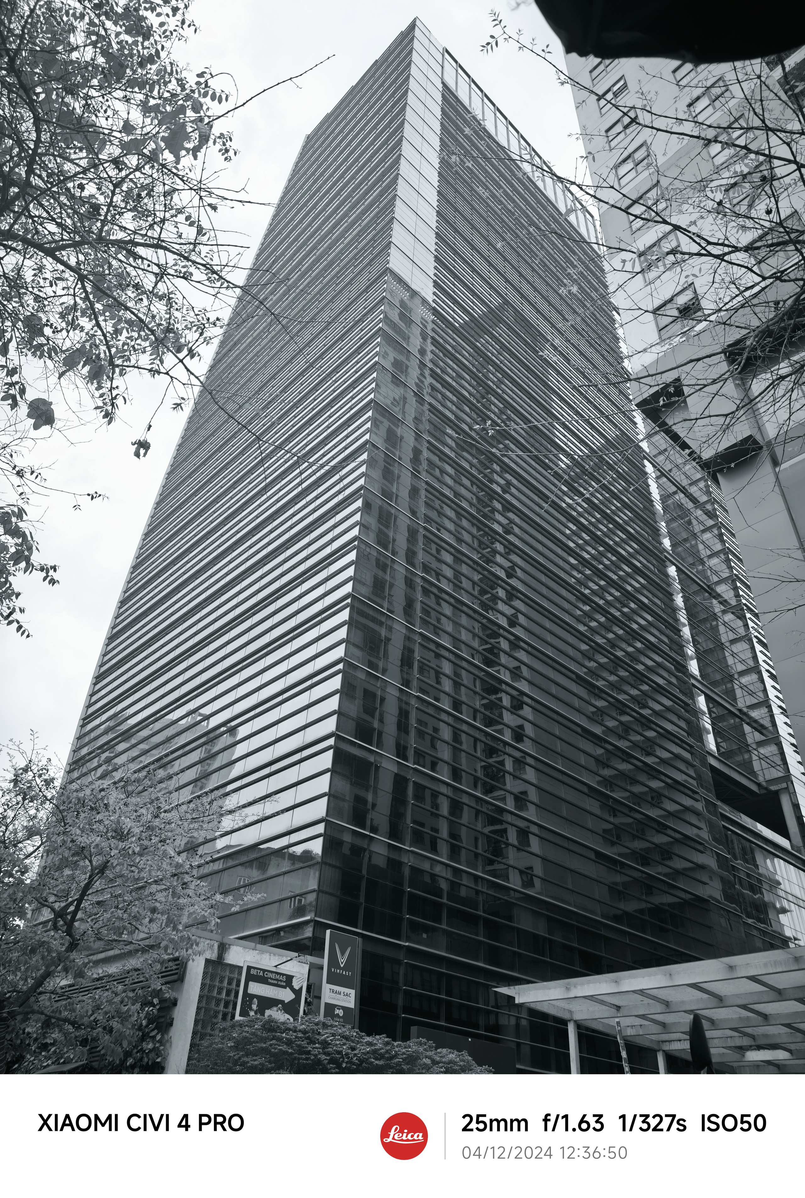 Tr&ecirc;n tay Xiaomi Civi 4 Pro: Smartphone tầm trung th&ocirc;i nhưng c&oacute; thiết kế qu&aacute; đẹp, chip Snapdragon 8s Gen 3 cực mạnh, camera Leica kh&ocirc;ng thua k&eacute;m g&igrave; Xiaomi 14 Ultra- Ảnh 7.