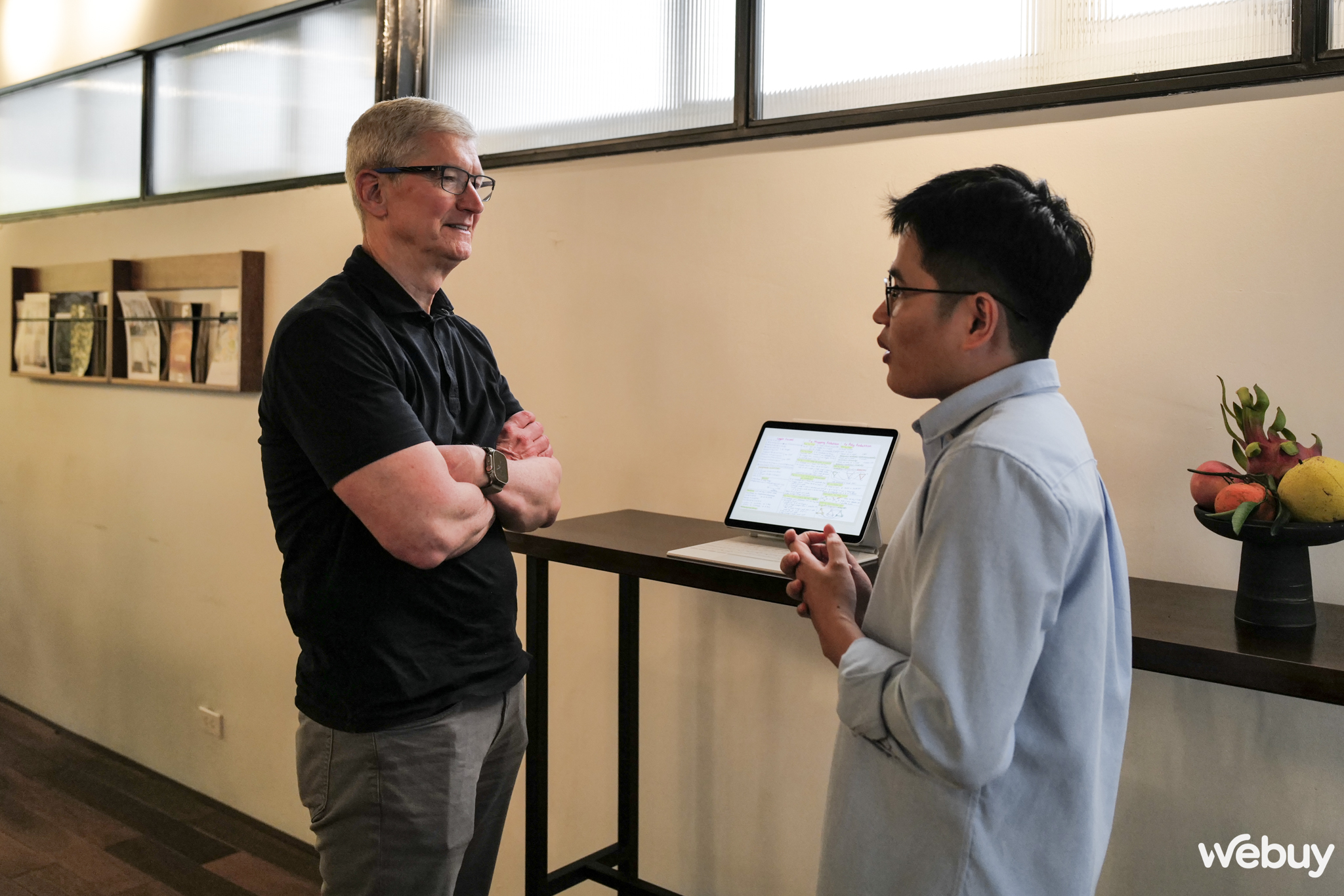 Biểu cảm của Tim Cook khi thấy AI giả chính mình- Ảnh 5. Biểu cảm của Tim Cook khi thấy AI giả chính mình- Ảnh 5.