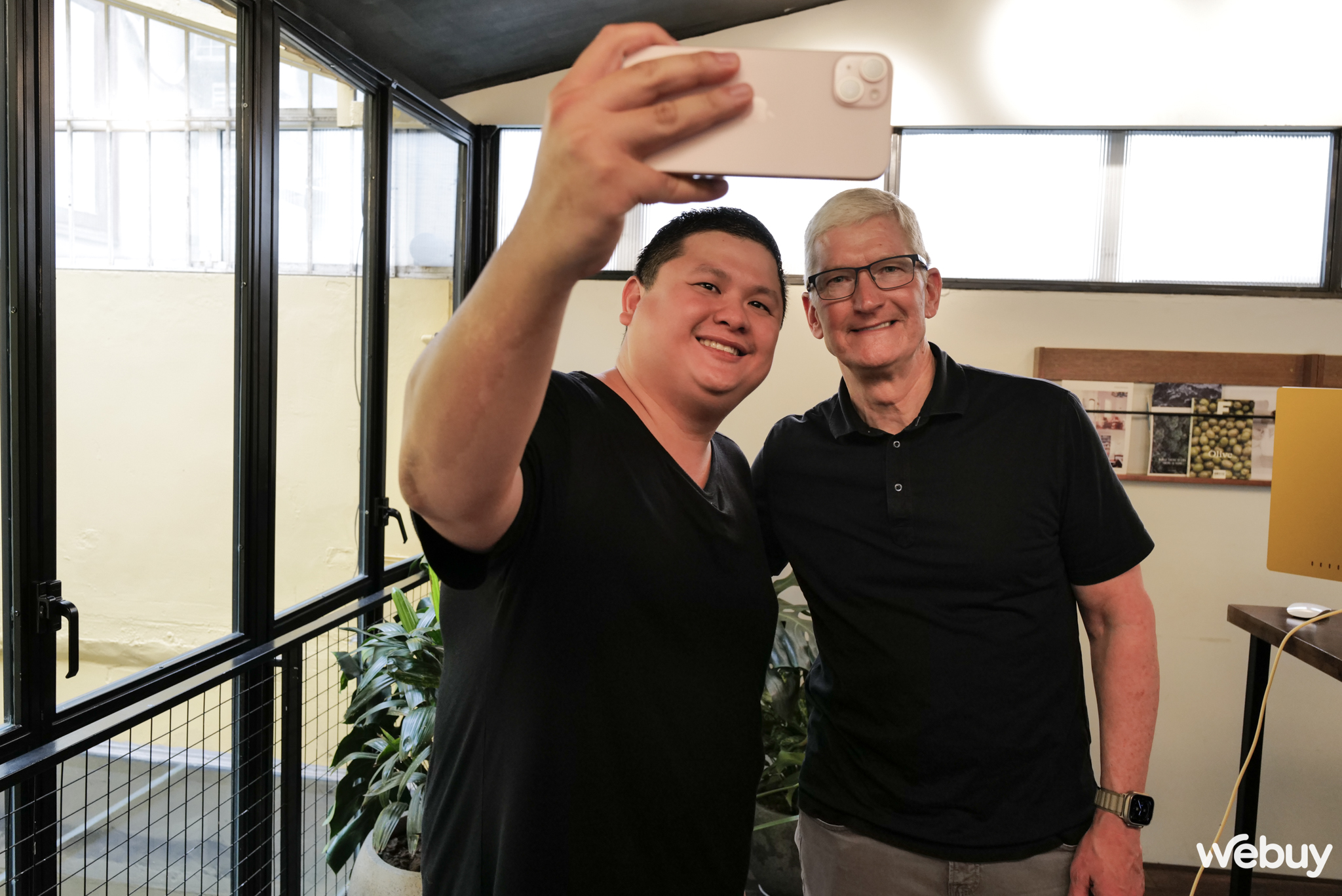 Biểu cảm của Tim Cook khi thấy AI giả chính mình- Ảnh 6. Biểu cảm của Tim Cook khi thấy AI giả chính mình- Ảnh 6.