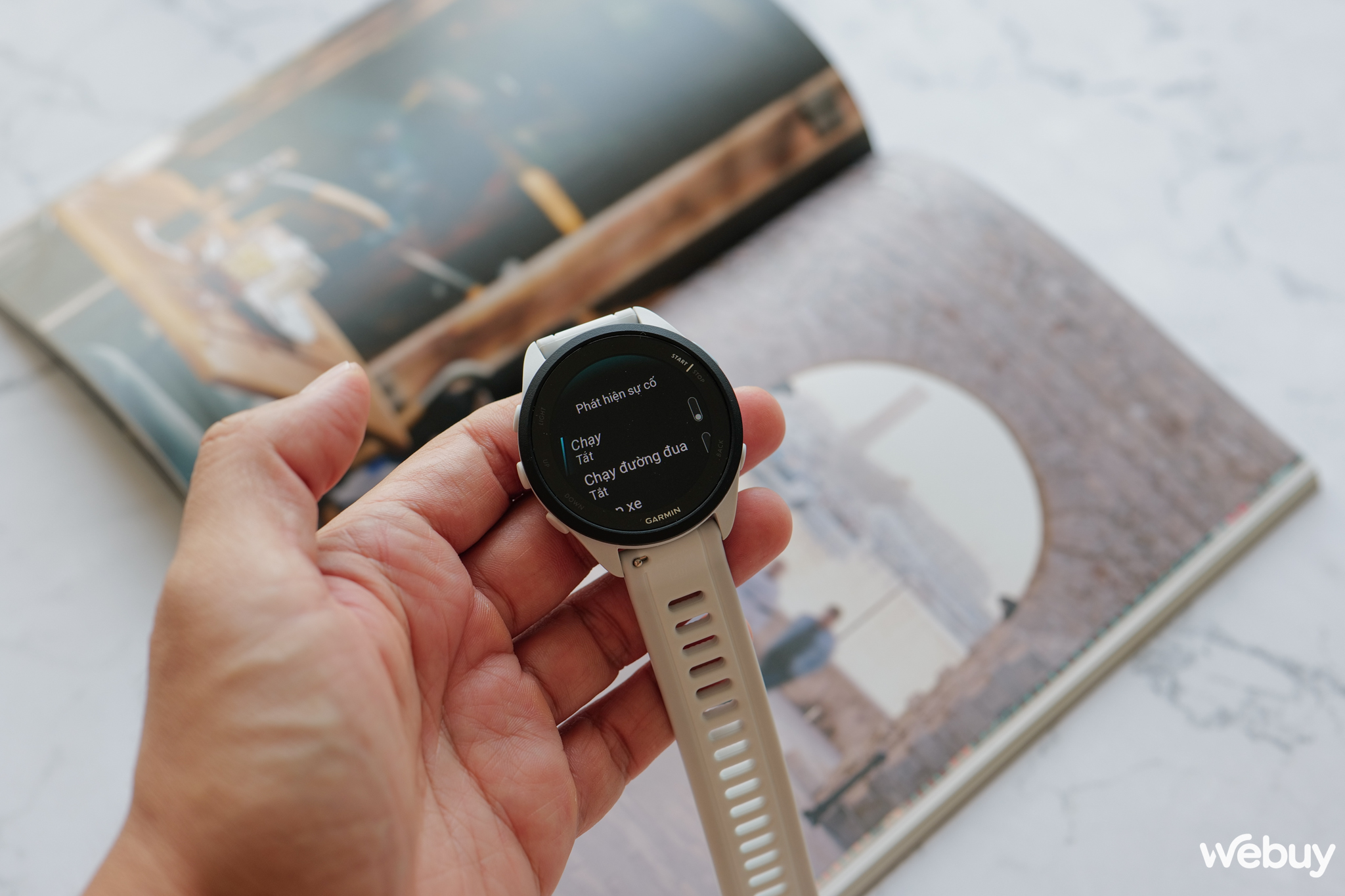 Trải nghiệm nhanh Garmin Forerunner 165: Thêm lựa chọn "ngon - rẻ" cho hội mê chạy bộ- Ảnh 4. Trải nghiệm nhanh Garmin Forerunner 165: Thêm lựa chọn "ngon - rẻ" cho hội mê chạy bộ- Ảnh 4.