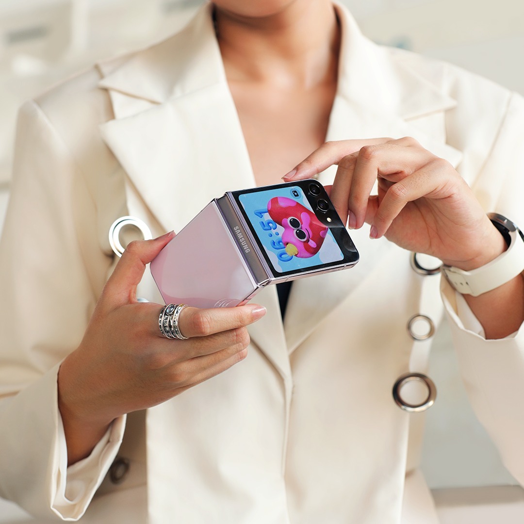 Cách Galaxy Z Flip5 mê hoặc giới trẻ với sức mạnh Galaxy AI- Ảnh 2. Cách Galaxy Z Flip5 mê hoặc giới trẻ với sức mạnh Galaxy AI- Ảnh 2.