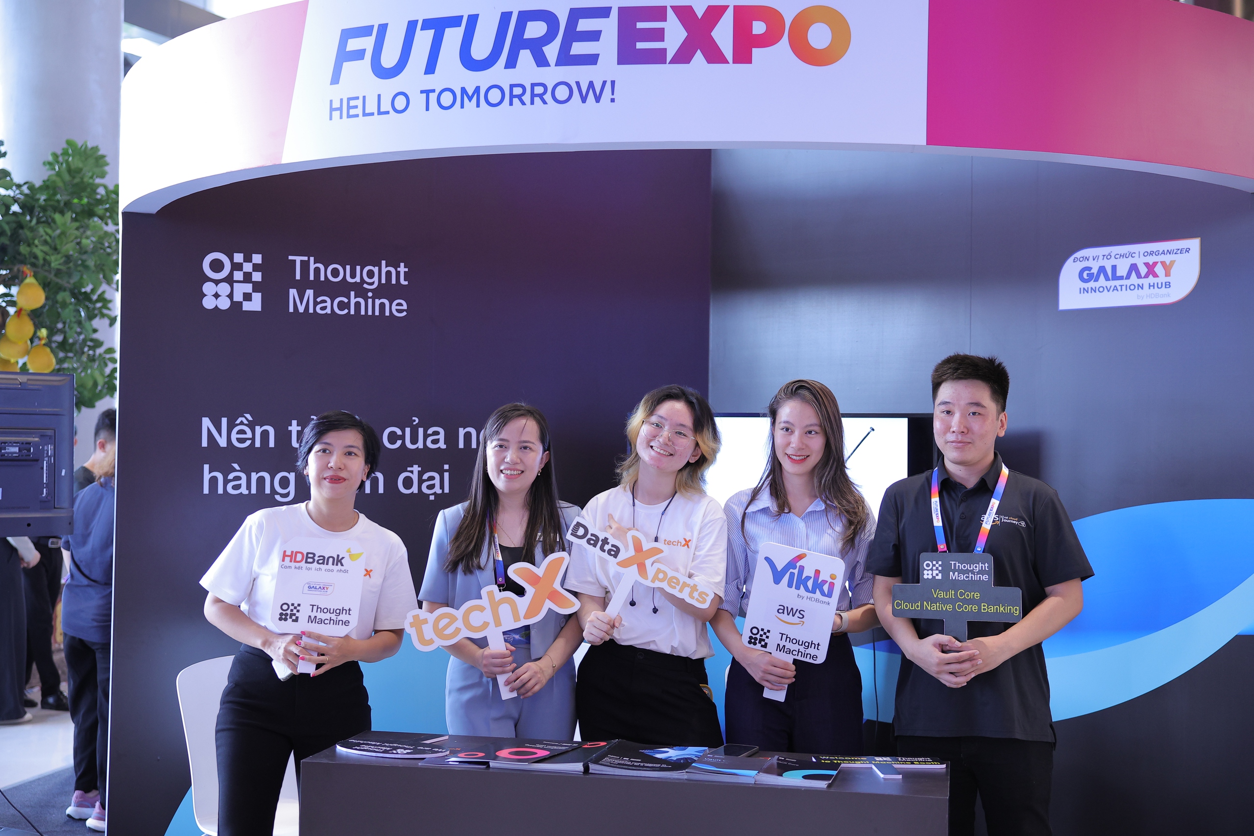 Sôi động Future Expo: Cùng "sống ảo" với robot, “phá đảo” game AI và "cháy" hết mình cùng âm nhạc- Ảnh 3. Sôi động Future Expo: Cùng "sống ảo" với robot, “phá đảo” game AI và "cháy" hết mình cùng âm nhạc- Ảnh 3.