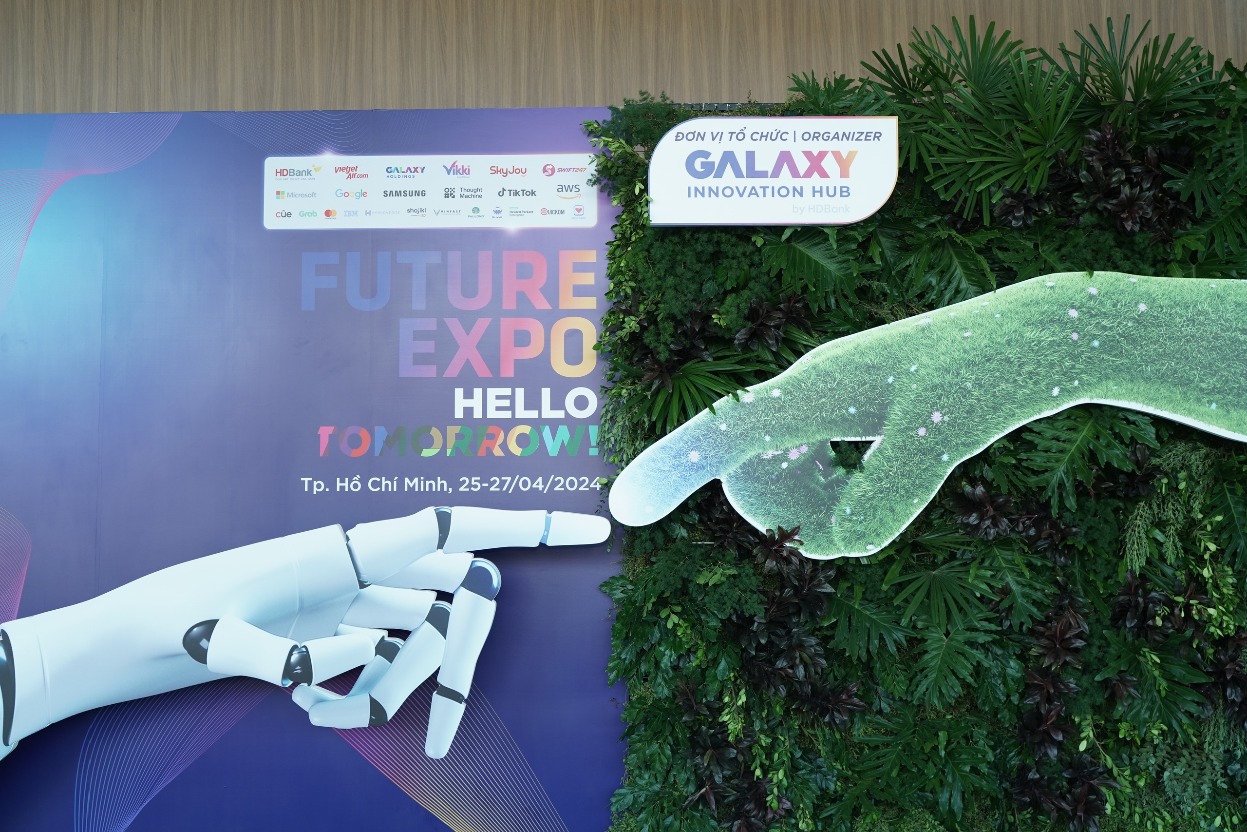 Sôi động Future Expo: Cùng "sống ảo" với robot, “phá đảo” game AI và "cháy" hết mình cùng âm nhạc- Ảnh 1. Sôi động Future Expo: Cùng "sống ảo" với robot, “phá đảo” game AI và "cháy" hết mình cùng âm nhạc- Ảnh 1.