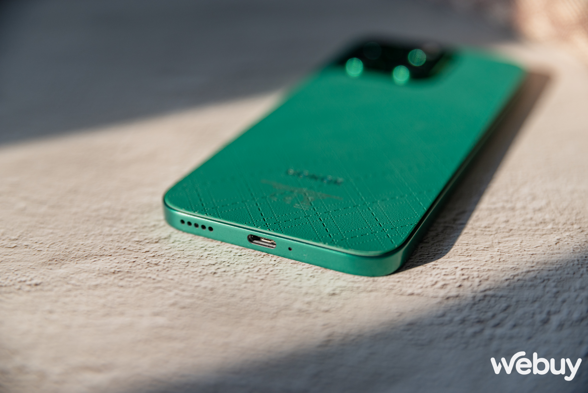 Cận cảnh điện thoại Honor vừa mở b&aacute;n tại Việt Nam với mặt lưng tr&ocirc;ng như v&iacute; da thời trang- Ảnh 4.