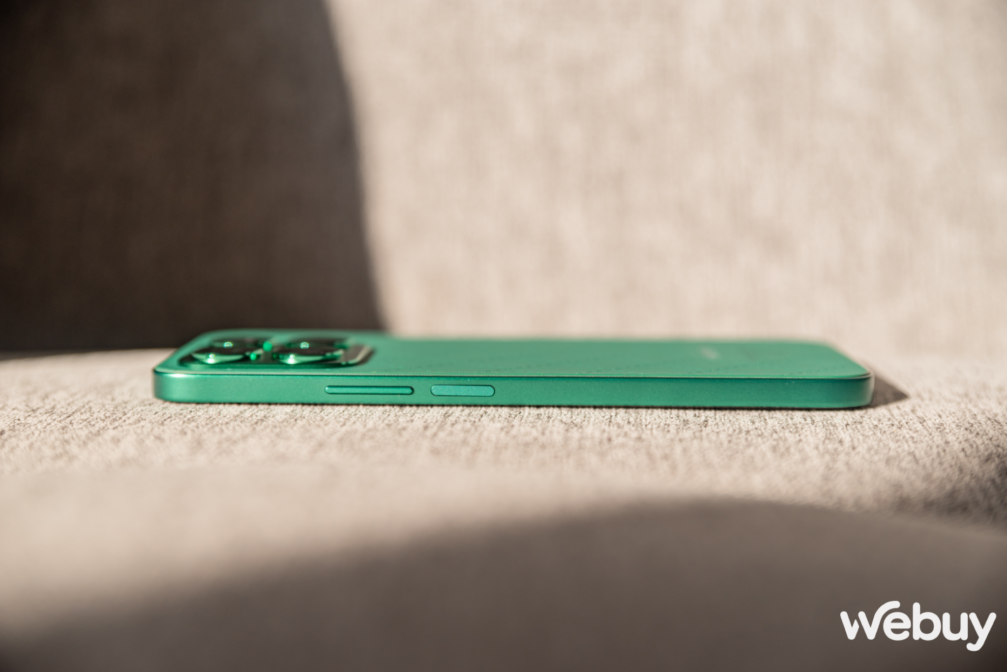 Cận cảnh điện thoại Honor vừa mở b&aacute;n tại Việt Nam với mặt lưng tr&ocirc;ng như v&iacute; da thời trang- Ảnh 3.