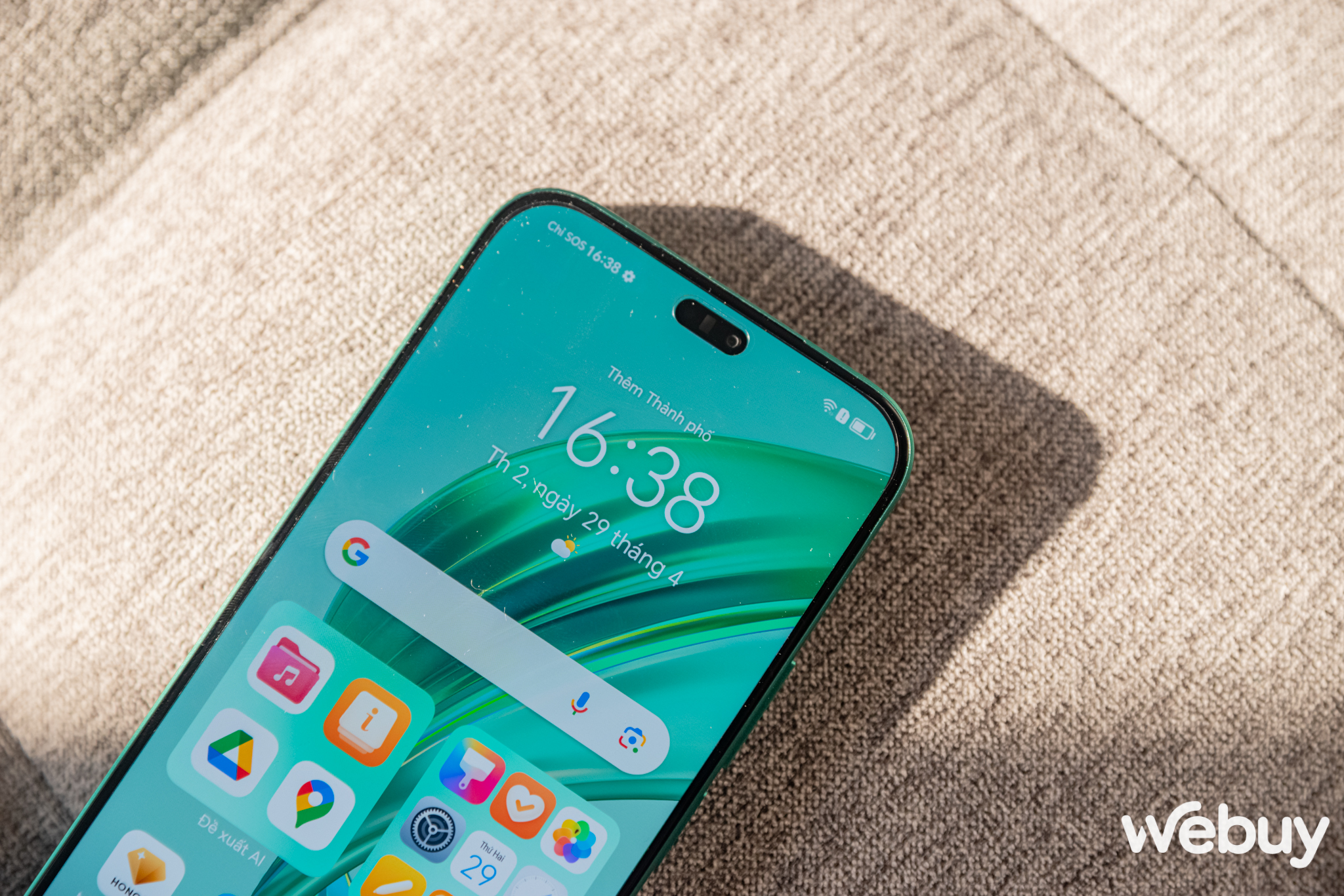 Cận cảnh điện thoại Honor vừa mở b&aacute;n tại Việt Nam với mặt lưng tr&ocirc;ng như v&iacute; da thời trang- Ảnh 14.