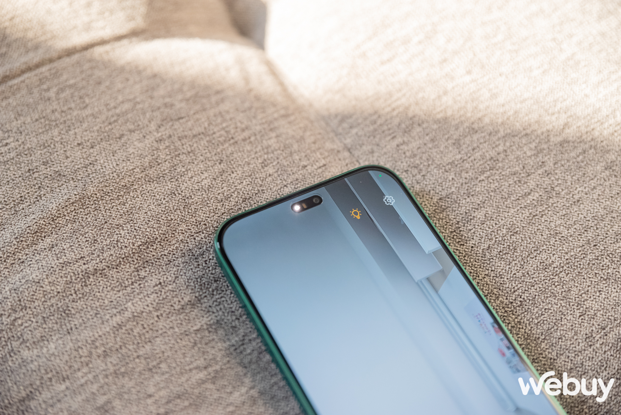 Cận cảnh điện thoại Honor vừa mở b&aacute;n tại Việt Nam với mặt lưng tr&ocirc;ng như v&iacute; da thời trang- Ảnh 15.