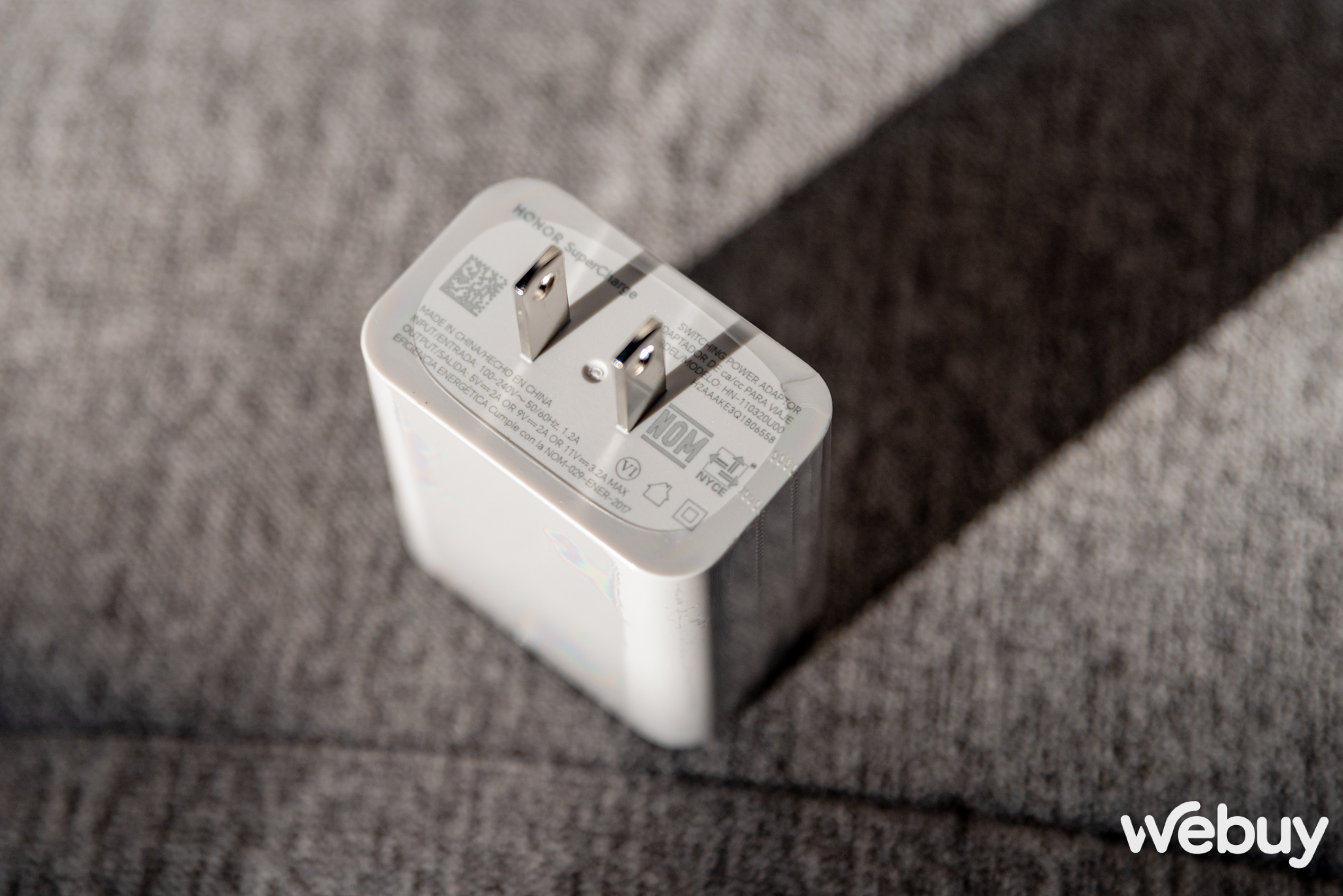 Cận cảnh điện thoại Honor vừa mở b&aacute;n tại Việt Nam với mặt lưng tr&ocirc;ng như v&iacute; da thời trang- Ảnh 24.