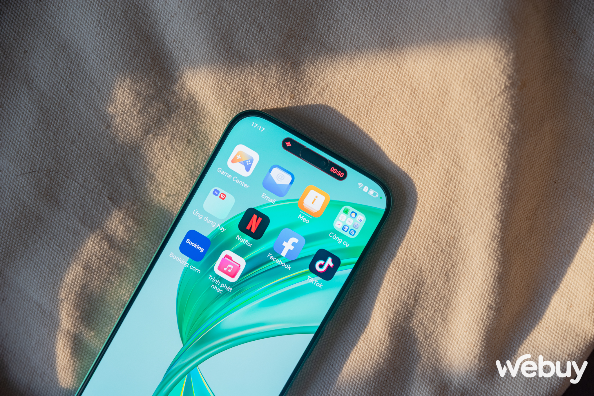 Cận cảnh điện thoại Honor vừa mở b&aacute;n tại Việt Nam với mặt lưng tr&ocirc;ng như v&iacute; da thời trang- Ảnh 20.