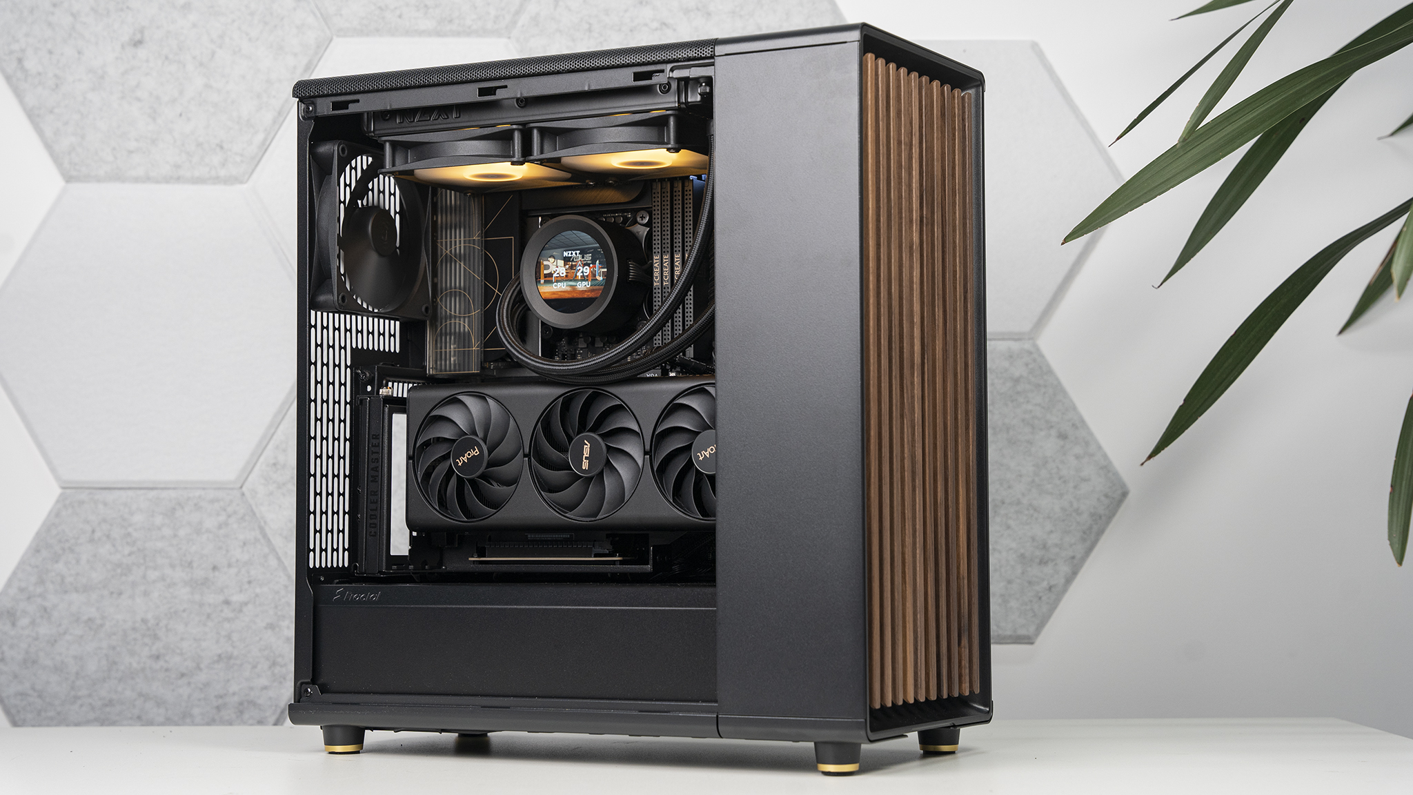 Kh&ocirc;ng gian l&agrave;m việc đ&aacute;ng mơ ước với người 'm&ecirc; PC' của Bụt C&ocirc;ng Nghệ- Ảnh 10.