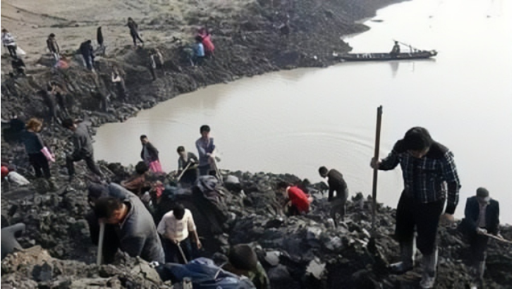 Phát hiện kho báu hơn 10.000 vật bằng vàng dưới sông, chuyên gia hút nước 4 tháng liên tục mới lấy được- Ảnh 1. Phát hiện kho báu hơn 10.000 vật bằng vàng dưới sông, chuyên gia hút nước 4 tháng liên tục mới lấy được- Ảnh 1.