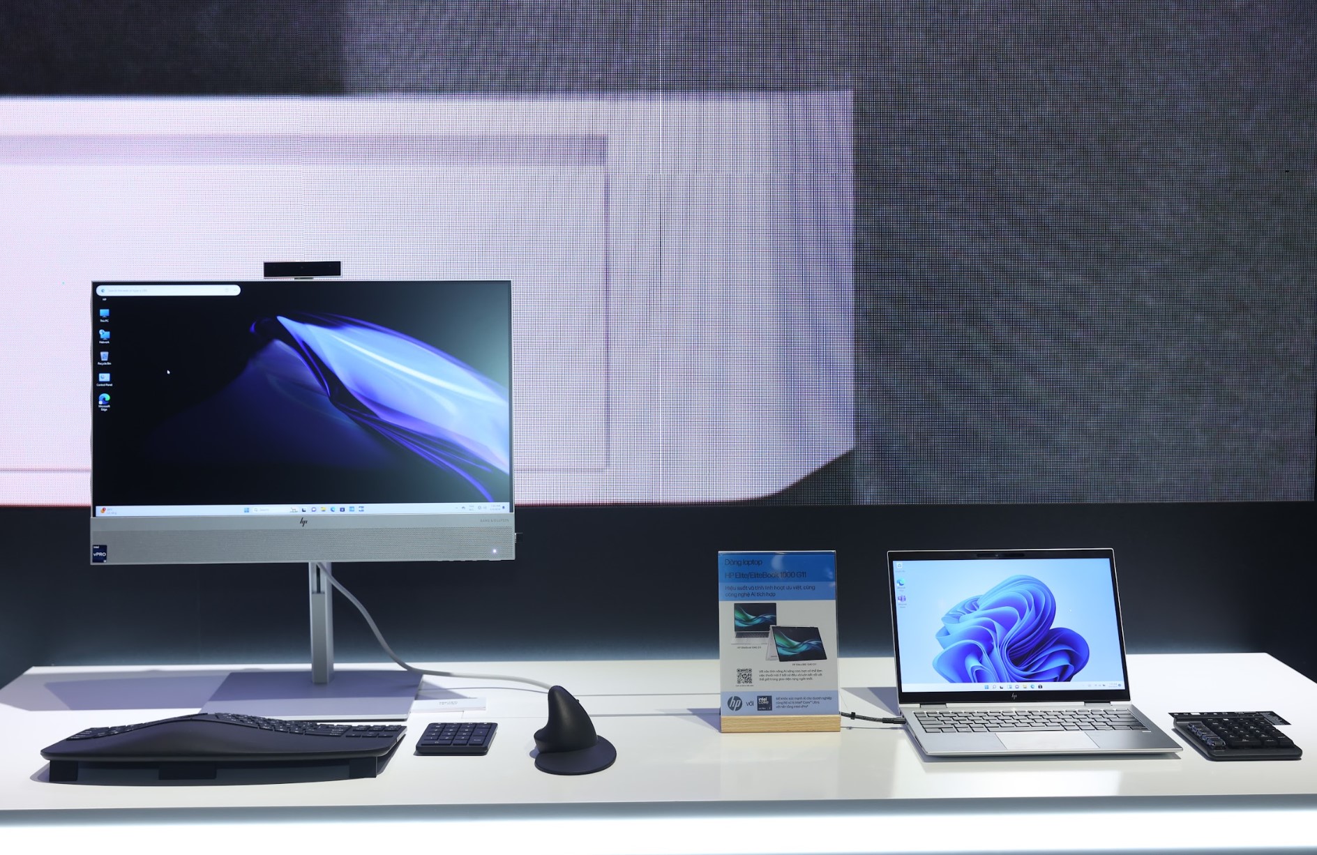 HP EliteBook x360 1000 G11 series.jpg HP EliteBook x360 1000 G11 series.jpg