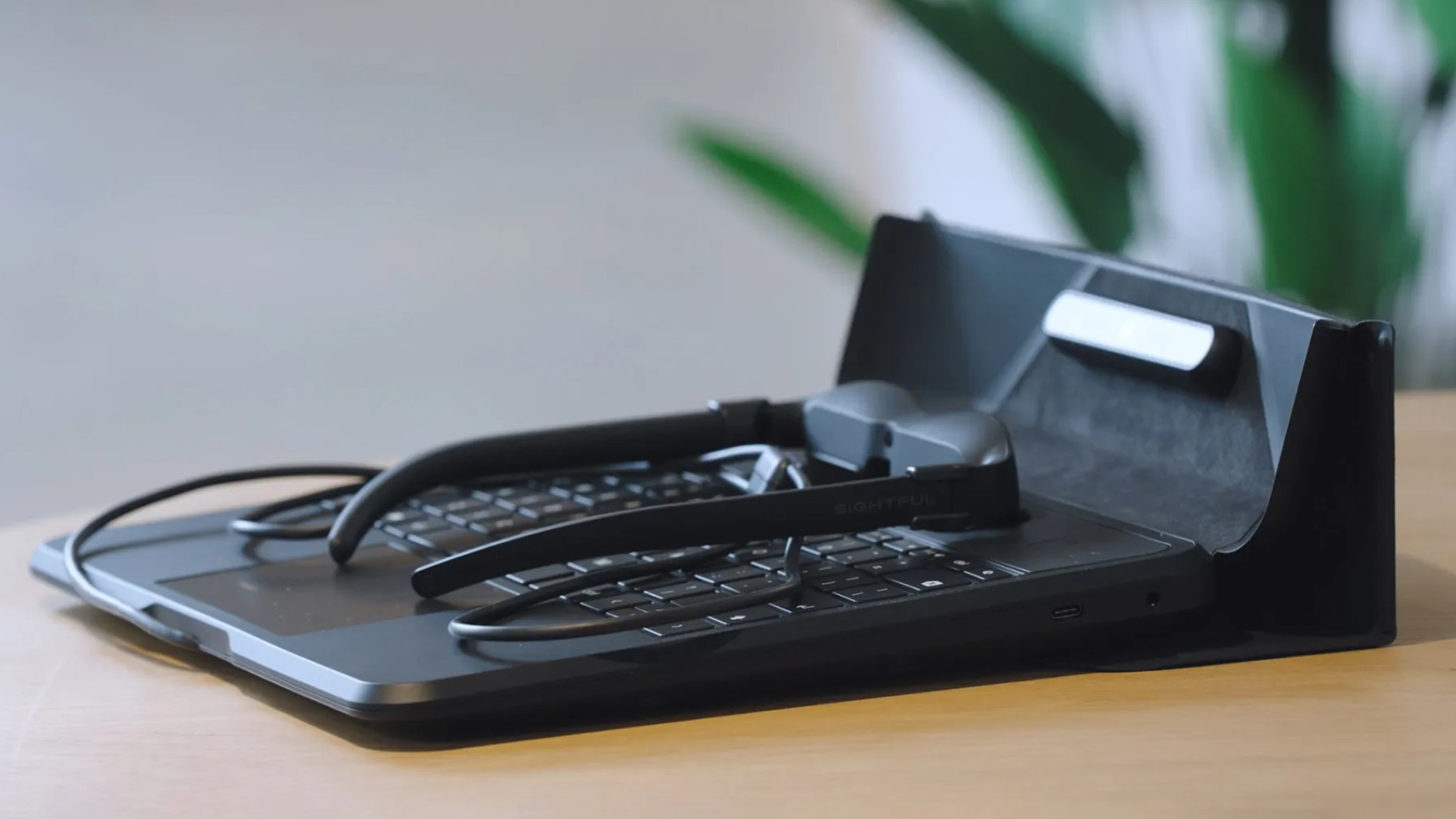 15 mẫu laptop thiết kế ấn tượng, đẩy c&ocirc;ng nghệ l&ecirc;n một tầm cao mới- Ảnh 9.