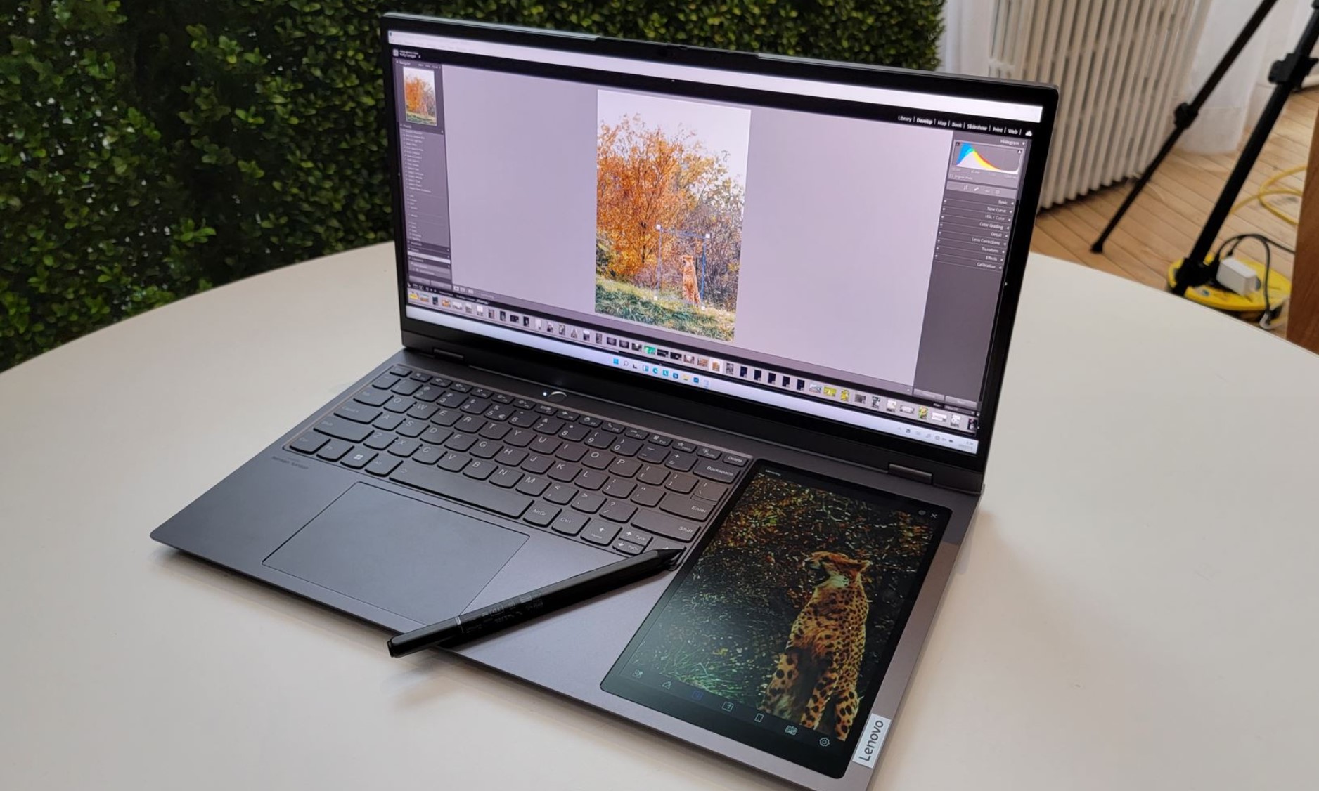 15 mẫu laptop thiết kế ấn tượng, đẩy c&ocirc;ng nghệ l&ecirc;n một tầm cao mới- Ảnh 11.