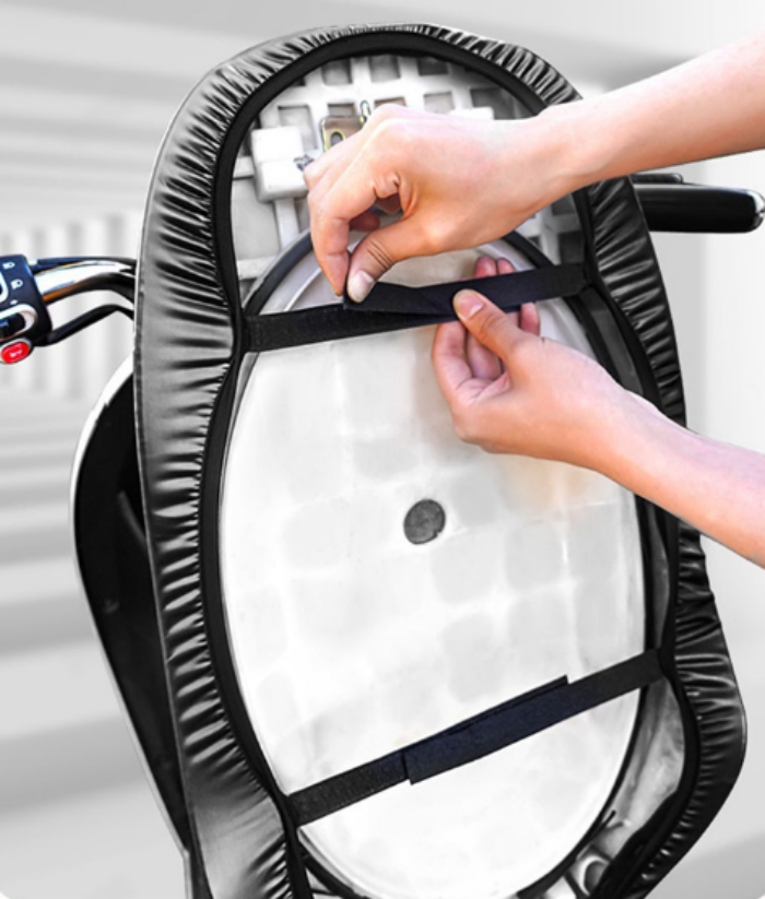 Tiếc 200.000đ bọc y&ecirc;n xe m&aacute;y, t&ocirc;i mua thử tấm bọc si&ecirc;u rẻ 49.000đ tr&ecirc;n chợ mạng về tự l&agrave;m v&agrave; c&aacute;i kết- Ảnh 1.