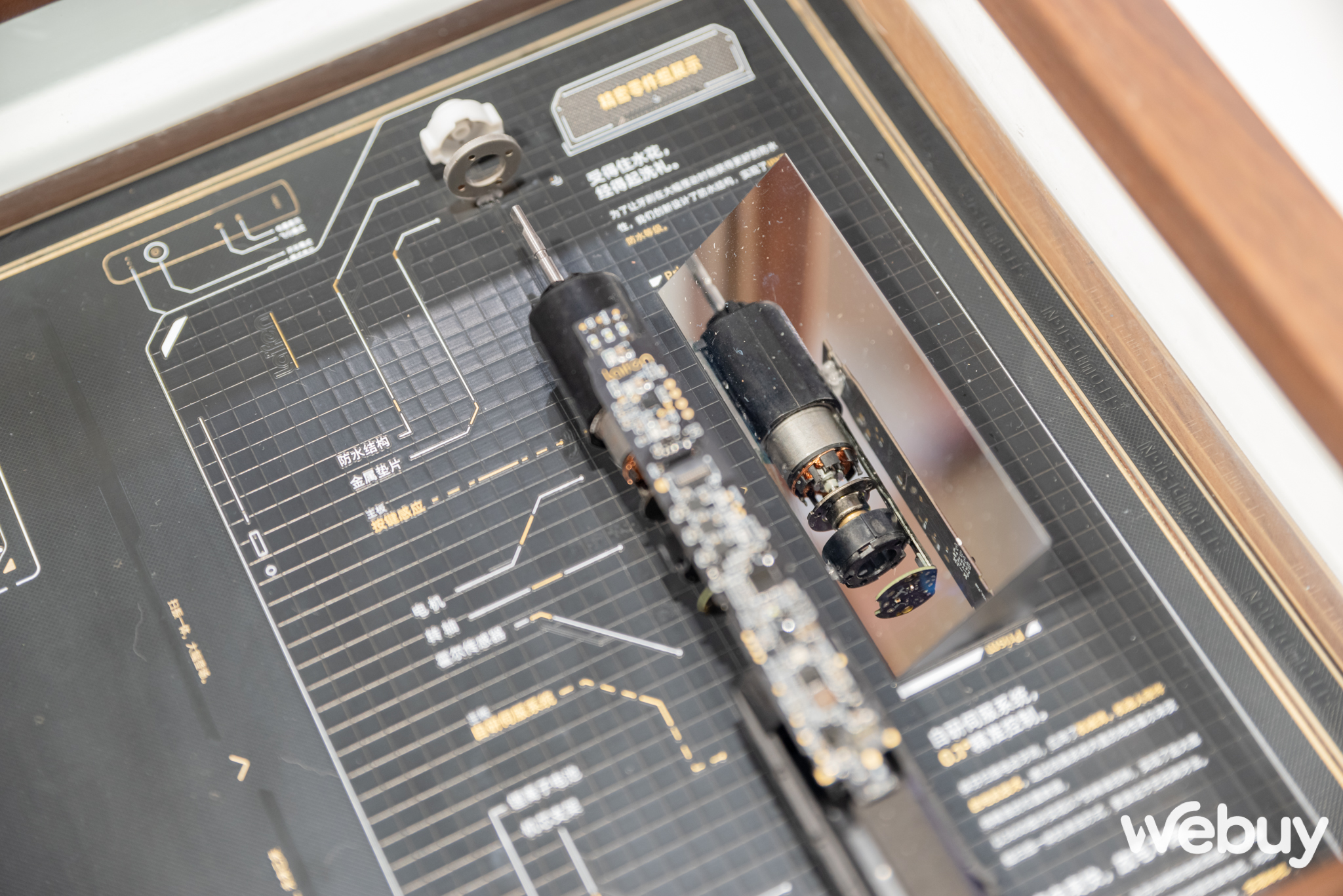 Cận cảnh Laifen Wave: B&agrave;n chải điện m&agrave; "sang" như đồ c&ocirc;ng nghệ, rung xoay kết hợp c&ocirc;ng suất lớn, gi&aacute; từ 1,59 triệu- Ảnh 12.